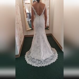 Elegant White Lace Maggie Sottero Wedding Dress